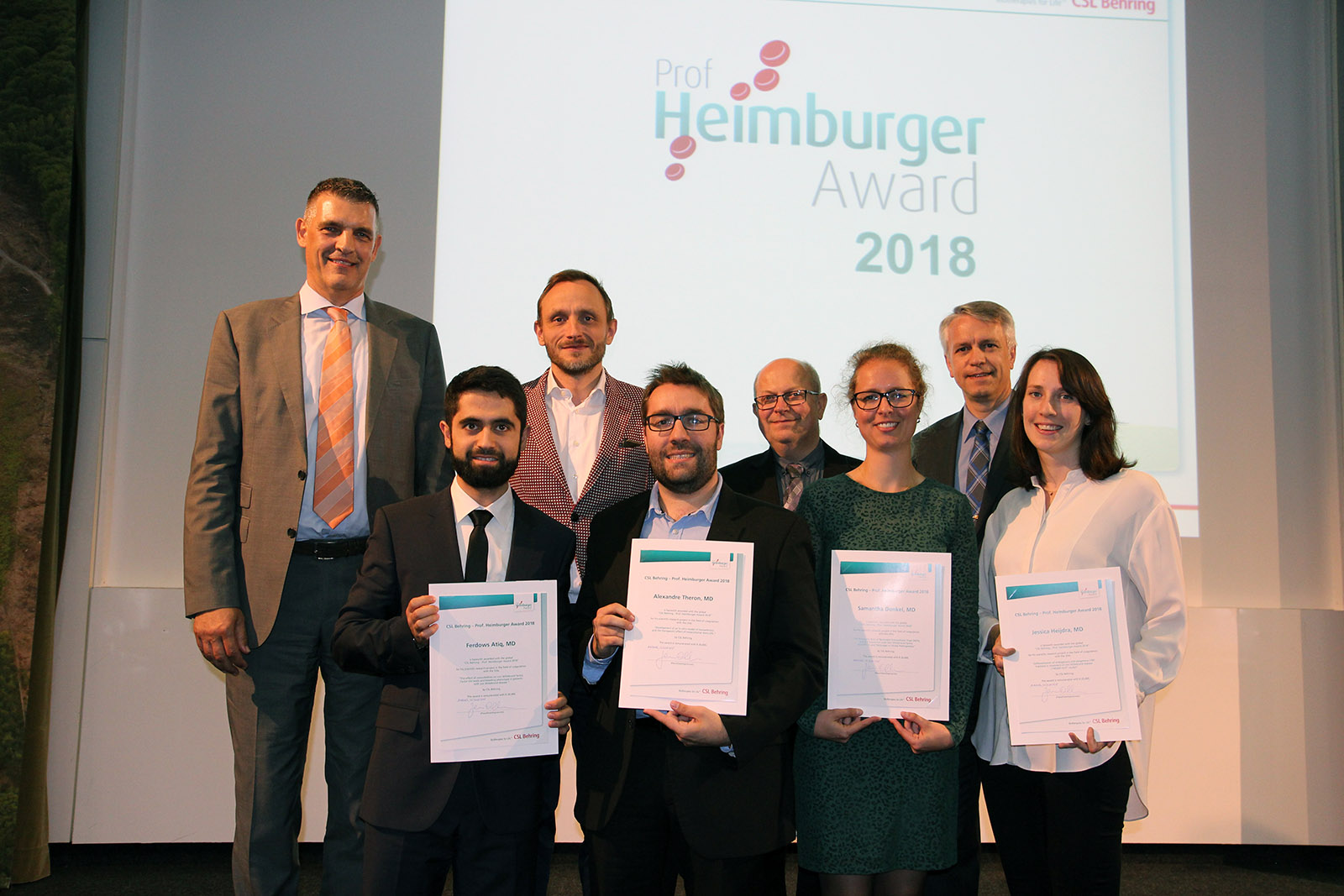 Gruppenbild von acht Personen